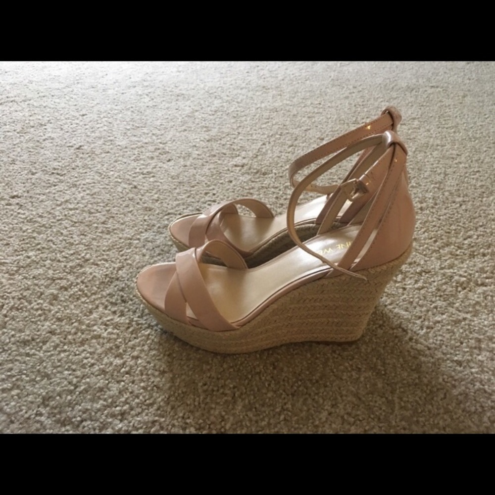 Nine West classic light pink wedges!
